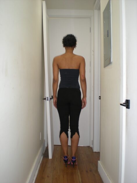 Photo of Benin Gardner facing a wall. Photo by Daisy Maass.